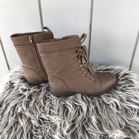 NWT Rampage Jeliana Leather Lace Up Boots - Picture 3 of 8
